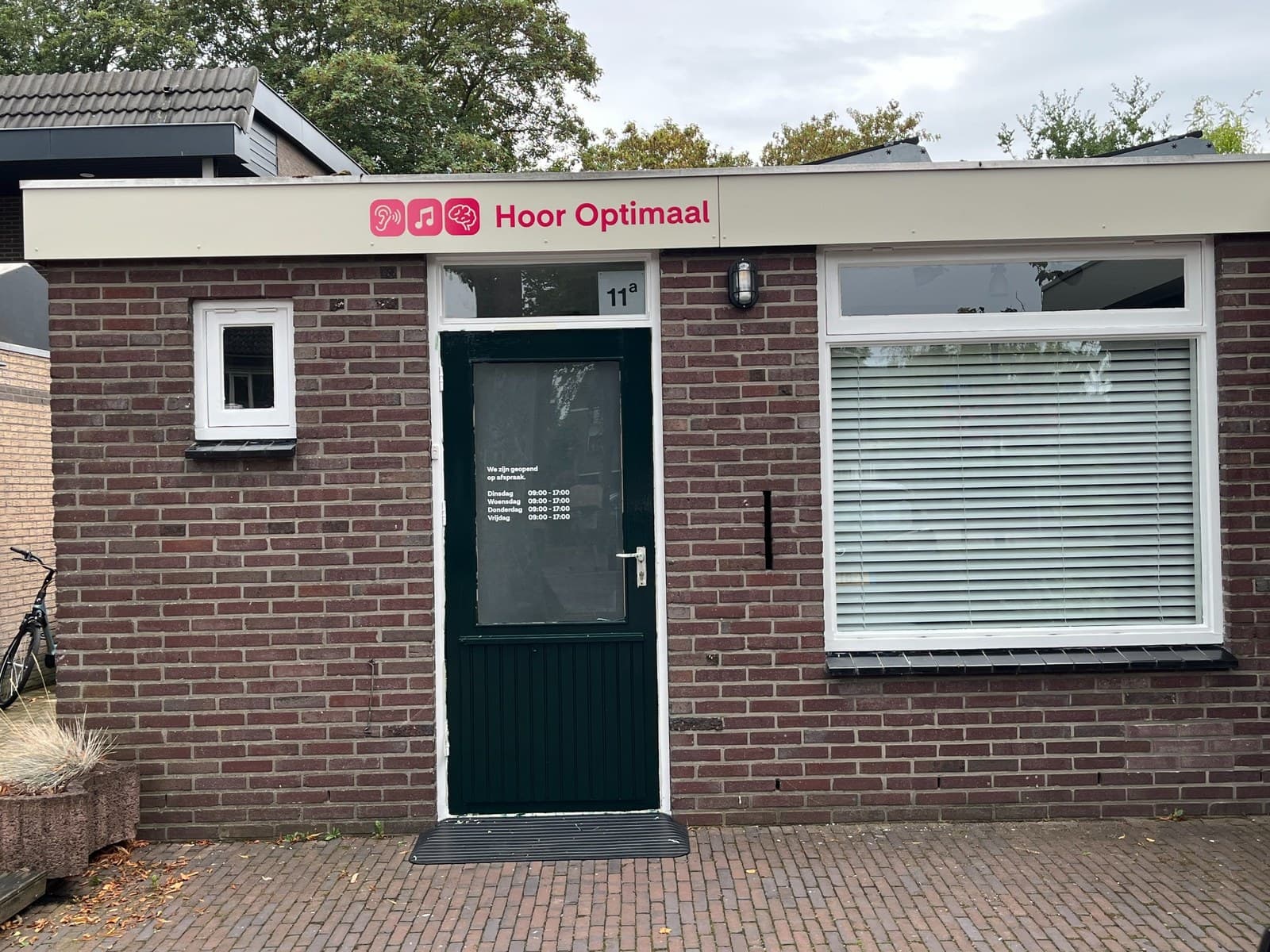 Voorgevel en entree van Hoor Optimaal